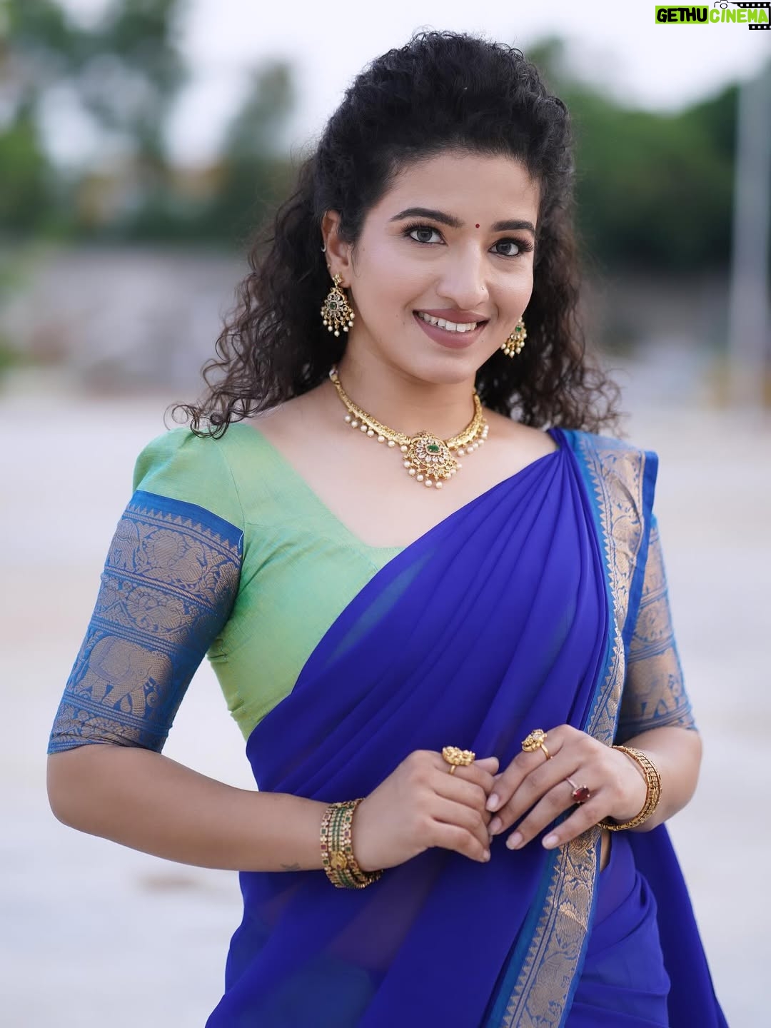 Vyishali Kemkar - 10.9K Likes - Grace in every twirl ✨💙💚 Pavadai dhavani diaries

MUA: @jay_makeup_artist_ 
Jewellery: @sr_wedding_jewel 
Outfit: @chettinad_sarees 
📸: @sathish_photography49 

 #Kemy #ZeeTamil #Singlepasanga