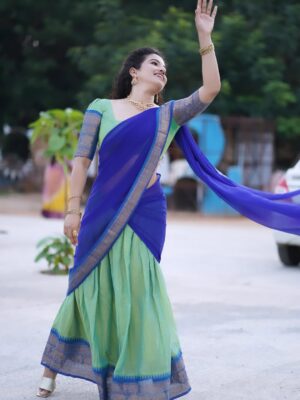 Vyishali Kemkar Instagram - Grace in every twirl ✨💙💚 Pavadai dhavani diaries
MUA: @jay_makeup_artist_
Jewellery: @sr_wedding_jewel
Outfit: @chettinad_sarees
📸: @sathish_photography49
#Kemy #ZeeTamil #Singlepasanga
