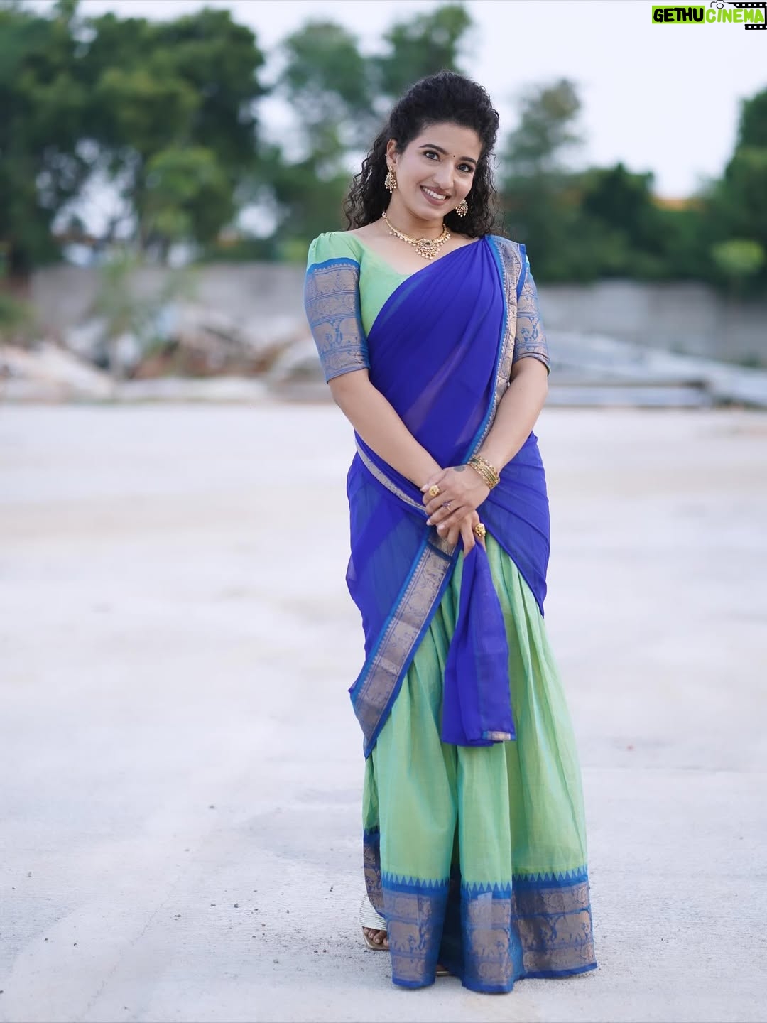 Vyishali Kemkar - 10.9K Likes - Grace in every twirl ✨💙💚 Pavadai dhavani diaries

MUA: @jay_makeup_artist_ 
Jewellery: @sr_wedding_jewel 
Outfit: @chettinad_sarees 
📸: @sathish_photography49 

 #Kemy #ZeeTamil #Singlepasanga