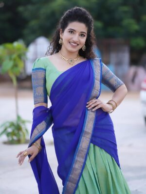 Vyishali Kemkar Instagram - Grace in every twirl ✨💙💚 Pavadai dhavani diaries
MUA: @jay_makeup_artist_
Jewellery: @sr_wedding_jewel
Outfit: @chettinad_sarees
📸: @sathish_photography49
#Kemy #ZeeTamil #Singlepasanga