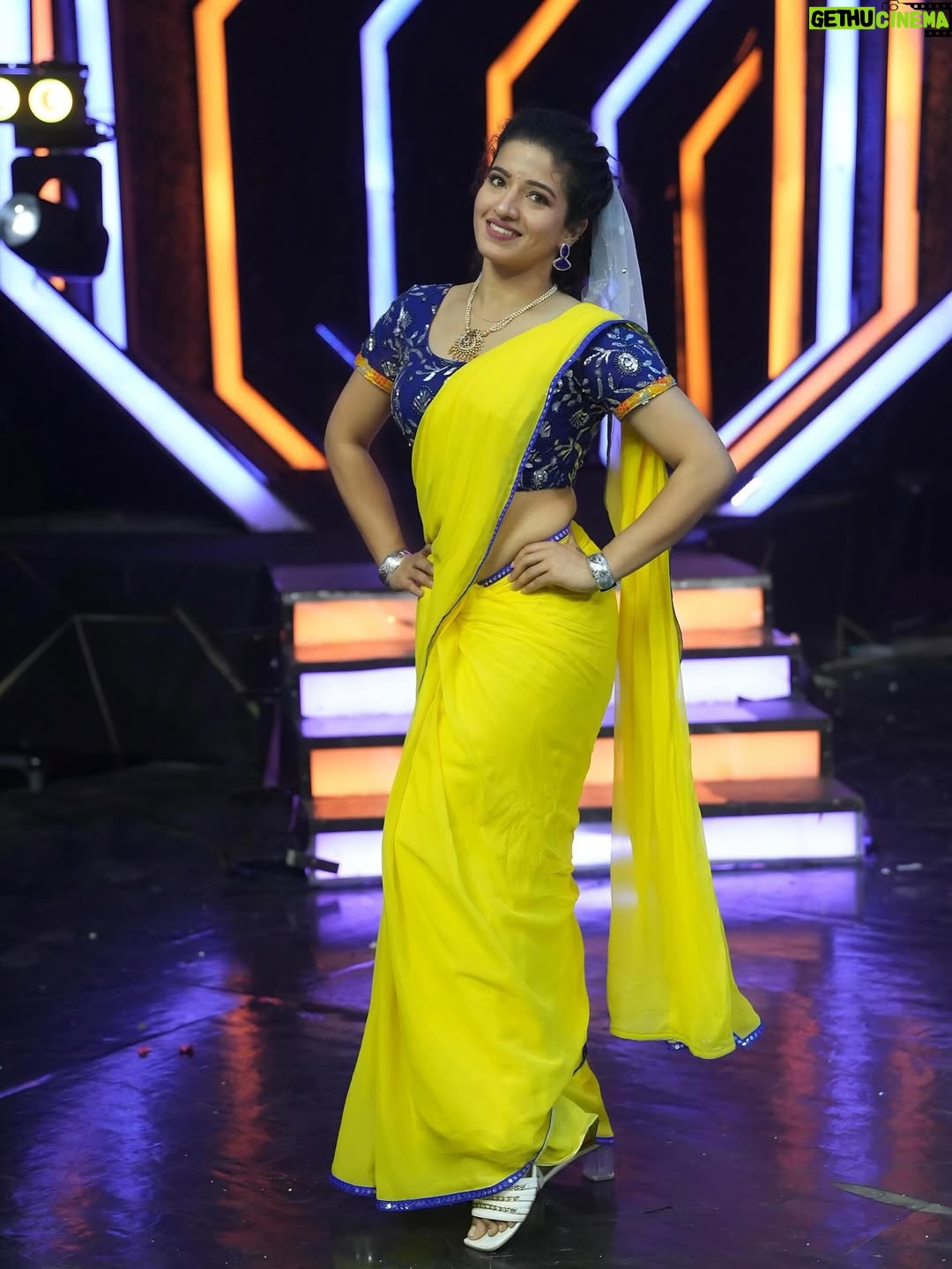 Vyishali Kemkar - 19.3K Likes - Draped in sunshine, powered by passion ☀️Saree today, slay everyday 😎

MUA: @jay_makeup_artist_ 

#Kemy #ZeeTamil #SinglePasanga #Saree #YellowSaree #Dance