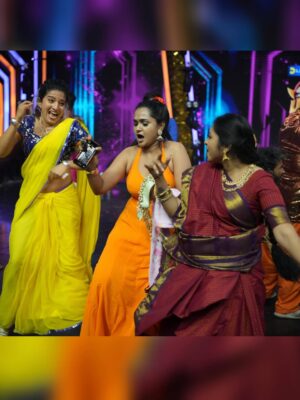 Vyishali Kemkar Instagram - Draped in sunshine, powered by passion ☀️Saree today, slay everyday 😎
MUA: @jay_makeup_artist_
#Kemy #ZeeTamil #SinglePasanga #Saree #YellowSaree #Dance