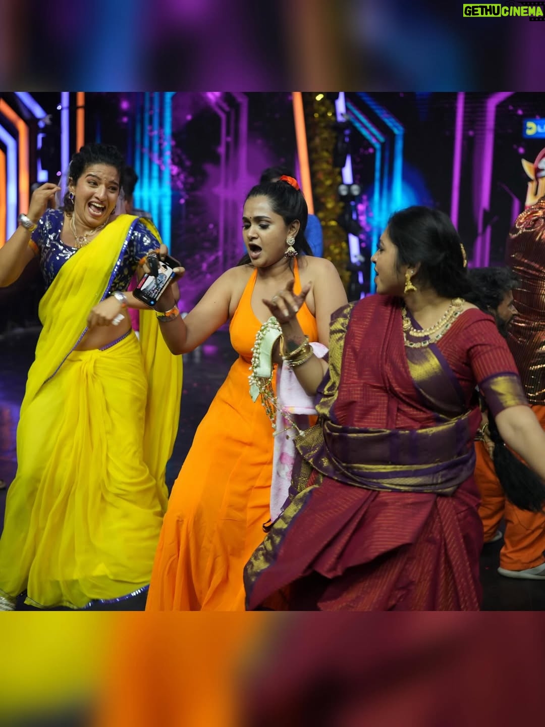 Vyishali Kemkar - 19.3K Likes - Draped in sunshine, powered by passion ☀️Saree today, slay everyday 😎

MUA: @jay_makeup_artist_ 

#Kemy #ZeeTamil #SinglePasanga #Saree #YellowSaree #Dance