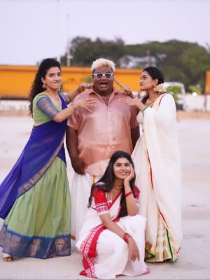 Vyishali Kemkar Instagram - When the gang comes together, even retro feels new.
MUA: @jay_makeup_artist_
Jewellery: @sr_wedding_jewel
Outfit: @chettinad_sarees
📸: @sathish_photography49
#Kemy #ZeeTamil #SinglePasanga
#VaVaPakkamVa