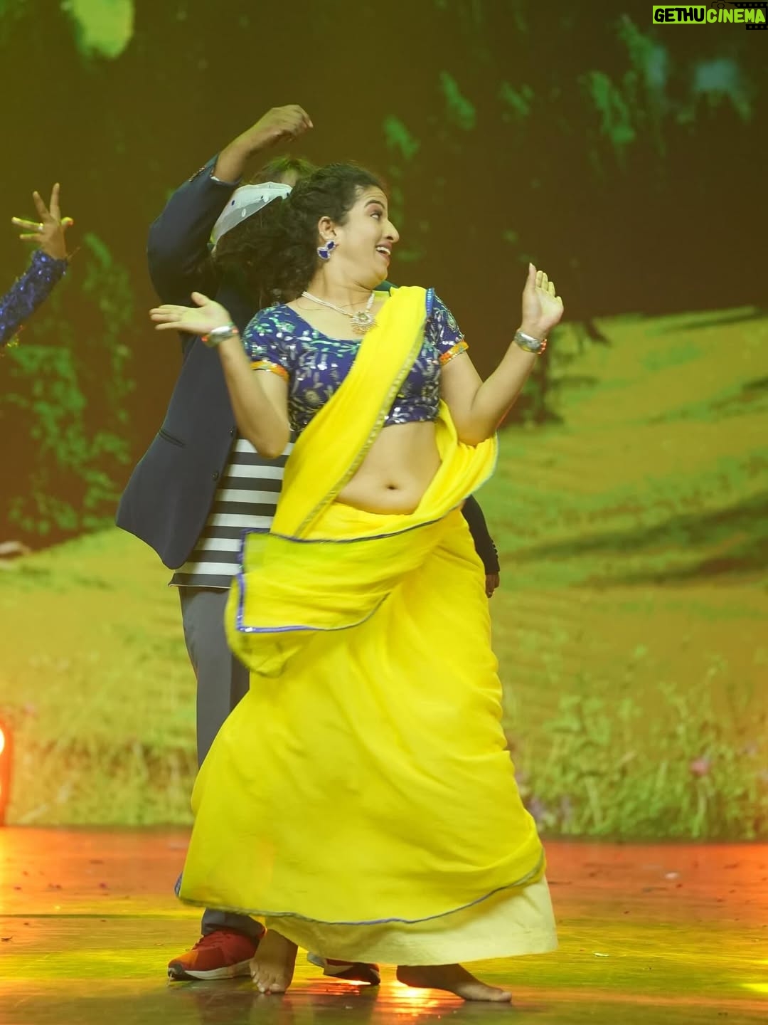 Vyishali Kemkar - 34.3K Likes - Yellow saree   happy heart = perfect combo.She wore yellow, he blushed mellow. 🌼

#Kemy #ZeeTamil #SinglePasanga #YellowSaree
