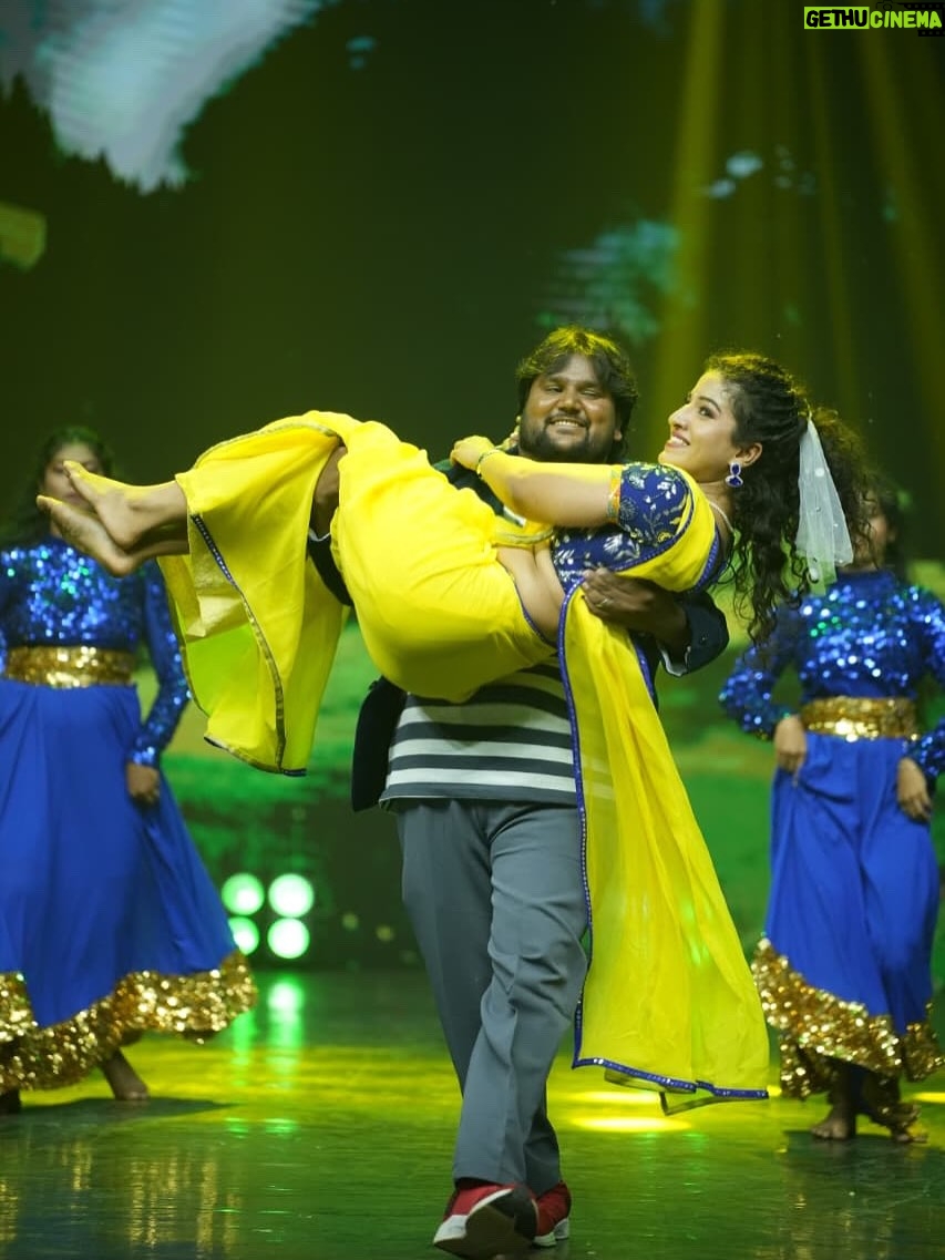 Vyishali Kemkar - 34.3K Likes - Yellow saree   happy heart = perfect combo.She wore yellow, he blushed mellow. 🌼

#Kemy #ZeeTamil #SinglePasanga #YellowSaree