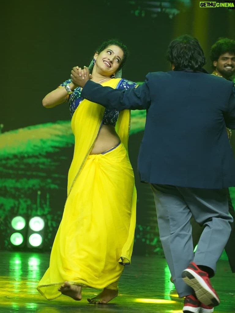 Vyishali Kemkar - 34.3K Likes - Yellow saree   happy heart = perfect combo.She wore yellow, he blushed mellow. 🌼

#Kemy #ZeeTamil #SinglePasanga #YellowSaree