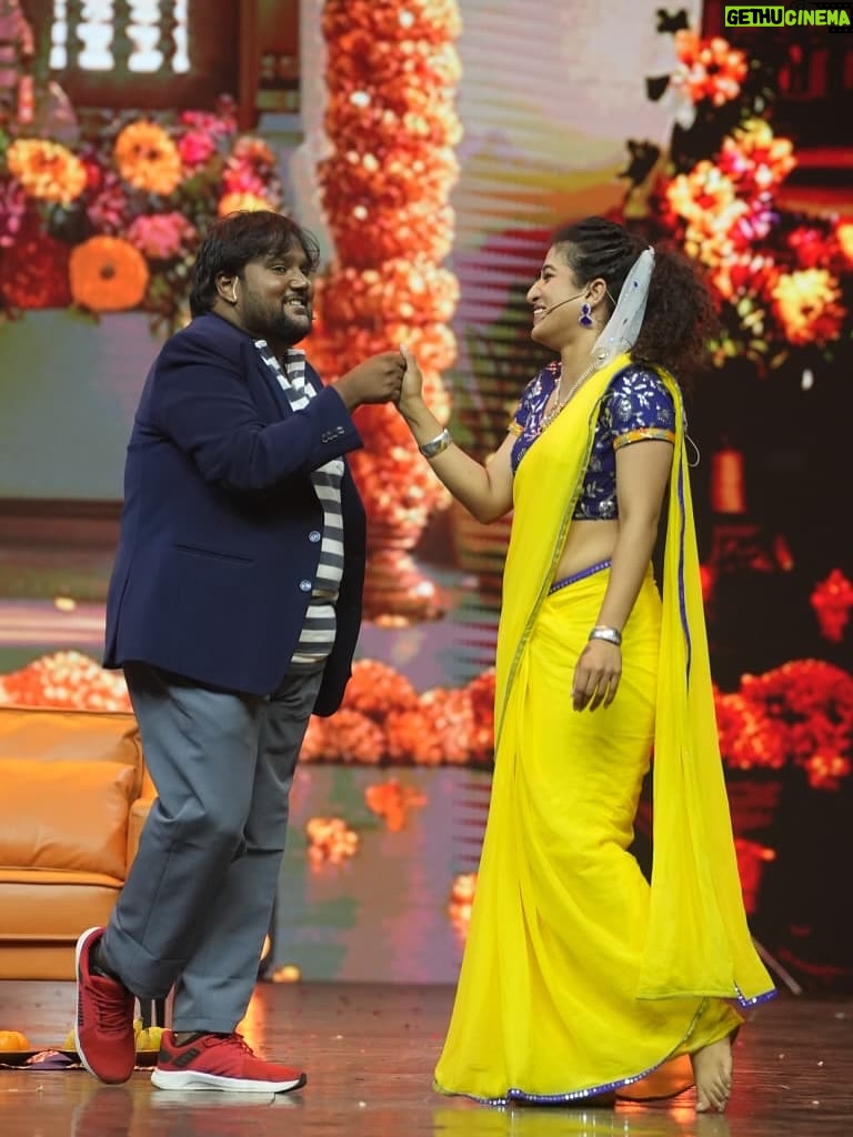 Vyishali Kemkar - 34.3K Likes - Yellow saree   happy heart = perfect combo.She wore yellow, he blushed mellow. 🌼

#Kemy #ZeeTamil #SinglePasanga #YellowSaree