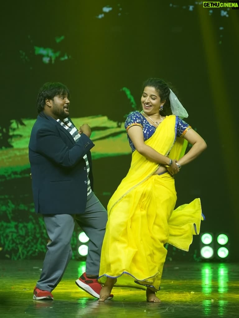 Vyishali Kemkar - 34.3K Likes - Yellow saree   happy heart = perfect combo.She wore yellow, he blushed mellow. 🌼

#Kemy #ZeeTamil #SinglePasanga #YellowSaree