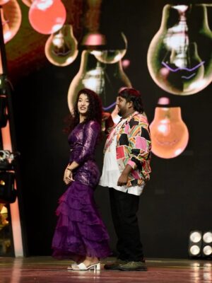 Vyishali Kemkar Instagram - Heavy or light, friends make it bright. Playful ride, happiness inside !
Rhyming Caption , because it’s TR’s Fashion !
MUA: @jay_makeup_artist_
Outfit: @adhma.fashion_house
Jewellery: @sr_wedding_jewel
#Kemy #Singlepasanga #ZeeTamil #TR #Friendship