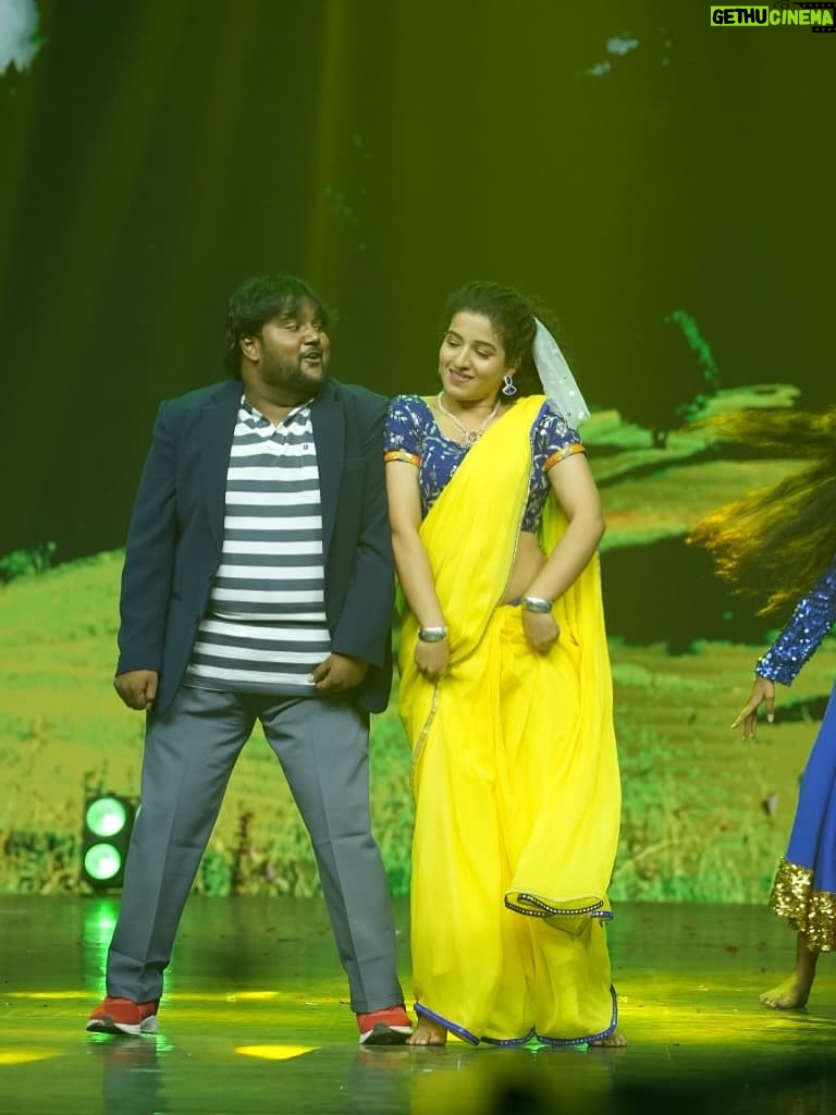Vyishali Kemkar - 34.3K Likes - Yellow saree   happy heart = perfect combo.She wore yellow, he blushed mellow. 🌼

#Kemy #ZeeTamil #SinglePasanga #YellowSaree