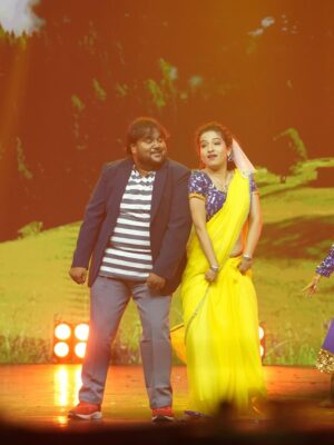 Vyishali Kemkar Instagram - Yellow saree happy heart = perfect combo.She wore yellow, he blushed mellow. 🌼
#Kemy #ZeeTamil #SinglePasanga #YellowSaree