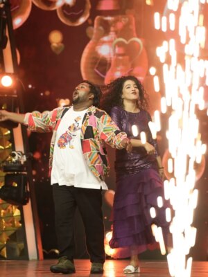 Vyishali Kemkar Instagram - Nenjukulla poora
Unna sumandhaalum
Vandhadhilla baaram
Enna idhu maayam .....!
This week single pasanga.....❤️🧿
#thidiyan #thidiyanactor #kemi