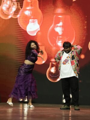 Vyishali Kemkar Instagram - Nenjukulla poora
Unna sumandhaalum
Vandhadhilla baaram
Enna idhu maayam .....!
This week single pasanga.....❤️🧿
#thidiyan #thidiyanactor #kemi