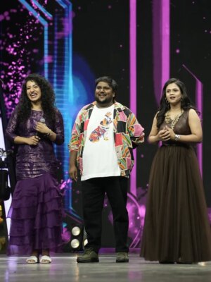 Vyishali Kemkar Instagram - Nenjukulla poora
Unna sumandhaalum
Vandhadhilla baaram
Enna idhu maayam .....!
This week single pasanga.....❤️🧿
#thidiyan #thidiyanactor #kemi