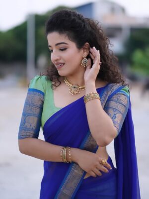 Vyishali Kemkar Instagram - Grace in every twirl ✨💙💚 Pavadai dhavani diaries
MUA: @jay_makeup_artist_
Jewellery: @sr_wedding_jewel
Outfit: @chettinad_sarees
📸: @sathish_photography49
#Kemy #ZeeTamil #Singlepasanga