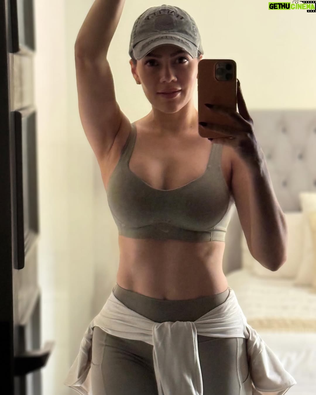 Waluscha De Sousa - 15.7K Likes - Cause Tuesday is the new Monday 🙃