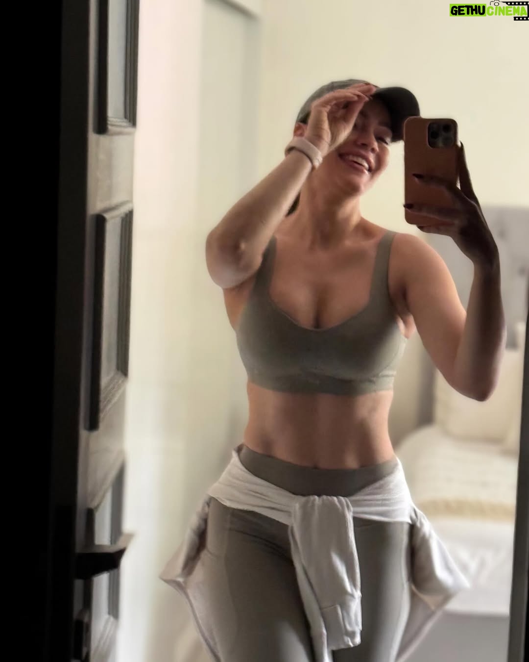 Waluscha De Sousa - 15.7K Likes - Cause Tuesday is the new Monday 🙃