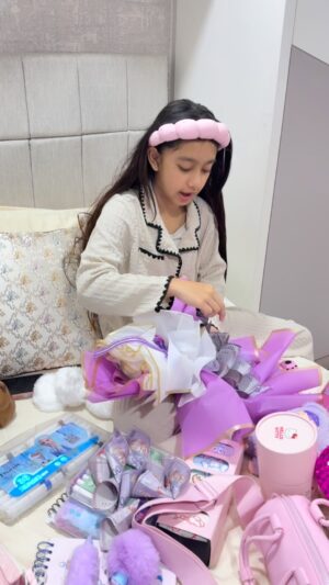 Wawa Zainal Instagram - Proud mama moment🥹🥹 tak sangka hayla kecik2 da berjiwa besar🥹 sayang .. semoga membesar jadi anak yg baik ya
