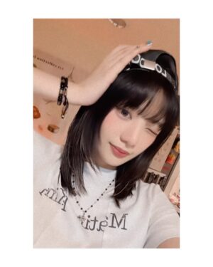 Wenny Lin Instagram - 嗨大家！我剪毛了～～

真的當了好久的長髮女，決定換個造型，最近起床都會被自己帥醒。 

✂️： @h.harley_1107 😍