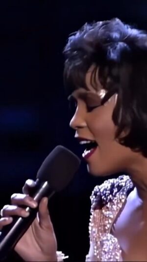 Whitney Houston Instagram - Remembering Whitney's incredible performance at Muhammad Ali's 50th Birthday Celebration in 1992.
Repost 🎥 @nippyhouston_fanpage
