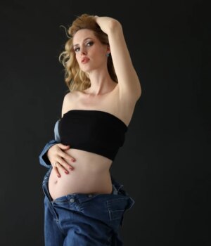 Wilma Elles Instagram - Fotoğrafçı/ Fotograf: @nukhetcolak.photography ❤🤍💕 en iyi Hamilelik Fotoğrafçısı 🤰👶🤍

Bu mucizeye tekrar🤰👶 araç olmak, benim için  dünyanın en güzel ve en anlamlı görevi...

Bir ikiz anne olarak Milat & Melodi’nin birlikte büyümesine her gün tanık oluyoruz.
Beraber oynuyorlar, gülüyorlar, ağlıyorlar… ama en önemlisi: birbirlerini hep koruyorlar. 💞

Şimdi küçük Tiara’yı izliyoruz… ve ona da birlikte oynayabileceği bir kardeş diledik 🙏
@avsahcelik ❤
İnşallah, o da sevgi dolu bir kardeşlikle büyür...

Tiara abla oluyor! 🧿🤍✨🙏

Makyaj ve Saç by @hairartistmedine
---

Dieses Wunder erneut 🤰👶 miterleben zu dürfen, ist für mich die schönste und bedeutungsvollste Aufgabe auf dieser Welt...

Als Zwillingsmama sehe ich jeden Tag, wie Milat & Melodi gemeinsam aufwachsen.
Sie spielen, lachen, kämpfen zusammen – und vor allem: Sie beschützen sich immer gegenseitig. 💞

Jetzt beobachten wir, wie unsere kleine Tiara alleine größer wird… und wir wünschten ihr auch ein Geschwisterchen mit dem sie gemeinsam spielen kann 🙏 @avsahcelik ❤ und schon waren es plötzlich vier 😅🙏🤍🧿🙏😅💕

#hamilelik
#ikizler
#kardeşgeliyor
#ablaoluyor
#yenibebek
#tiara
#anneoluyorum
#gebelik
#bebekhaberi
#ailemizbüyüyor
#annegünlüğü
#mutluane
#büyükanne

#schwangerschaft
#babykommt
#geschwister
#großeschwester
#familie
#babyupdate
#mamasein
#neuesbaby
#tiara
#babynews
#mamablog
#familienleben
#babybauch