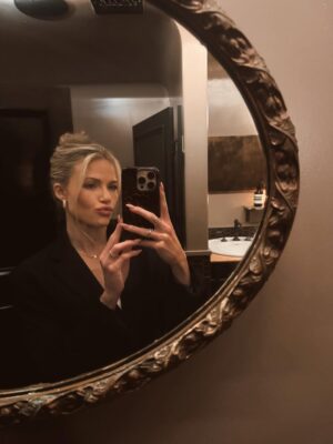 Witney Carson Instagram - 32 ✨ Feeling beyond grateful for the life I get to live. I don’t take any of it for granted. Thank you for all the well wishes and making me feel so loved! 🤍🫶🏼
