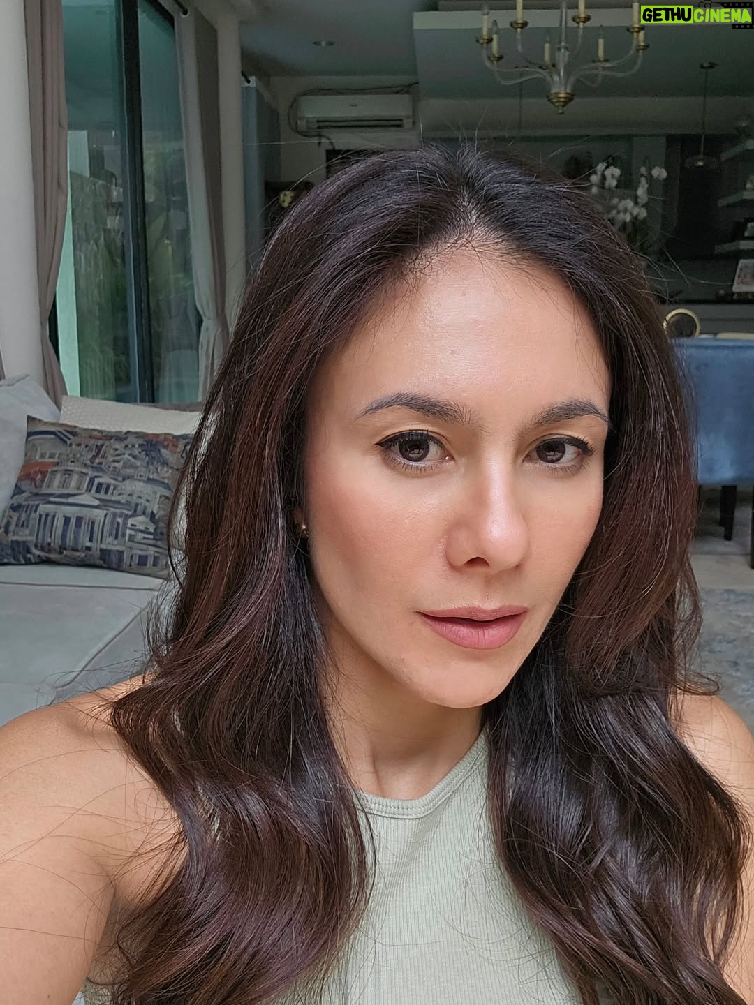 Wulan Guritno - 134.6K Likes - No more edit2 and no foundation ..

Dulu pernah insecure sama kulit wajah aku,
Aku bersyukur jejak digital itu ada, karena mengingatkan perjuanganku yang gak pernah ada habisnya dan sebenarnya sekarang kulit aku jauh lebih sehat, akupun jauh lebih damai dan bahagia.

Kemarin2 sempet viral soal postingan kulit aku di masa lalu dan jujur semua pemberitaan mendadak itu bikin aku kaget…
Awalnya pikir aku bakal di hujat
Tapi ternyataaa.. nitizen malah membela aku
Aku baca DM, komentar.. banyak yang bilang wajar tidak sempurna, aku tetep cantik dengan kekuranganku.
AKU MAU BILANG TERIMA KASIH KE KALIAN TEMEN2 ONLINE.. aku terharu

Dan yang paling penting aku tau, aku gak sendirian, banyak dari kalian yang ternyata punya masalah seperti aku, wajah ini gak sempurna, tapi wajah yang sedang berjuang, its not an easy journey, tapi kita layak merasa cukup. 

Kita gak perlu sempurna untuk percaya diri, kita gak perlu malu untuk punya kekurangan, yang penting kita tidak stop berjuang. aku udah gak mau sembunyi lagi, inilah aku… dengan segala kekuranganku.

Aku mau ajak kalian semua yang pernah merasa seperti aku, untuk terus berjuang, dan pelan-pelan berani tampil apa adanya. Karena lewat dukungan kalian, aku belajar… kita gak pernah benar-benar sendiri. Sekarang aku percaya, healing memang lebih mudah… saat dijalani bersama. HEALING FEELS BETTER TOGETHER.

LOVE - WG - 

Pastinya terima kasih ZAP family @zappremiere, kalian gercap belain aku juga, majuin campaign karena viralnya aku kemarin. Aku salut sama effort kalian. Terima kasih menerima kekuranganku dan juga memilih berjuang untuk menyembuhkan kulit aku. Jagain terus ya biar teksturnya bisa lebih baik lagi (jadi 90% maybe?) Hihi..

#pejuangacne #pejuangacnescars
