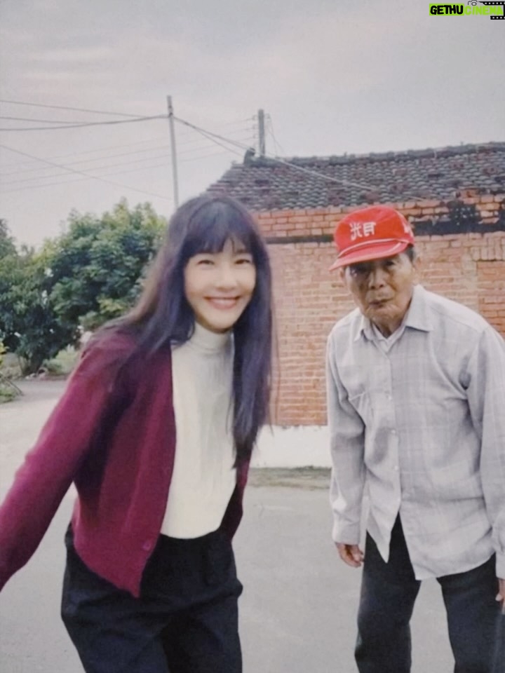 Ya-Gi Lai - 4.9K Likes - 前些日子已經和您好好告別了，
可想起來還是會不捨，夜深時還是會掉淚。

「謝謝。」
是在我幫您刮完鬍子後，您最後一次對我說的話。

其實，真正該說謝謝的人是我。
謝謝您是我的阿公，
謝謝您用最樸實卻最富足的愛陪伴我們長大。

今天，我想用這篇文紀念您，
也想和大家分享，您是多麼好的阿公。

阿公，辛苦了。
我愛您，永遠愛您。
