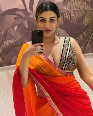Yamini Malhotra Instagram - Kisine meri photo nahi kheenchi 😒 Selfie leni padh rahi
.
#redsaree #pinksaree #saree #sareelove #sareelover #sareefashion #sareeindia #sareelovers #sareeaddict #sareestyle #sareeseduction #sareetrends