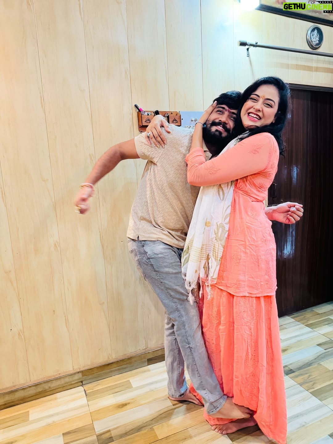 Yamini Singh - 35.1K Likes - The world may turn their back on you, but i would never. 
Tu meri protection mein hai. 🐣🤍
 
#yamini #yaminisingh #sibling #loveyou #rakshabandhan