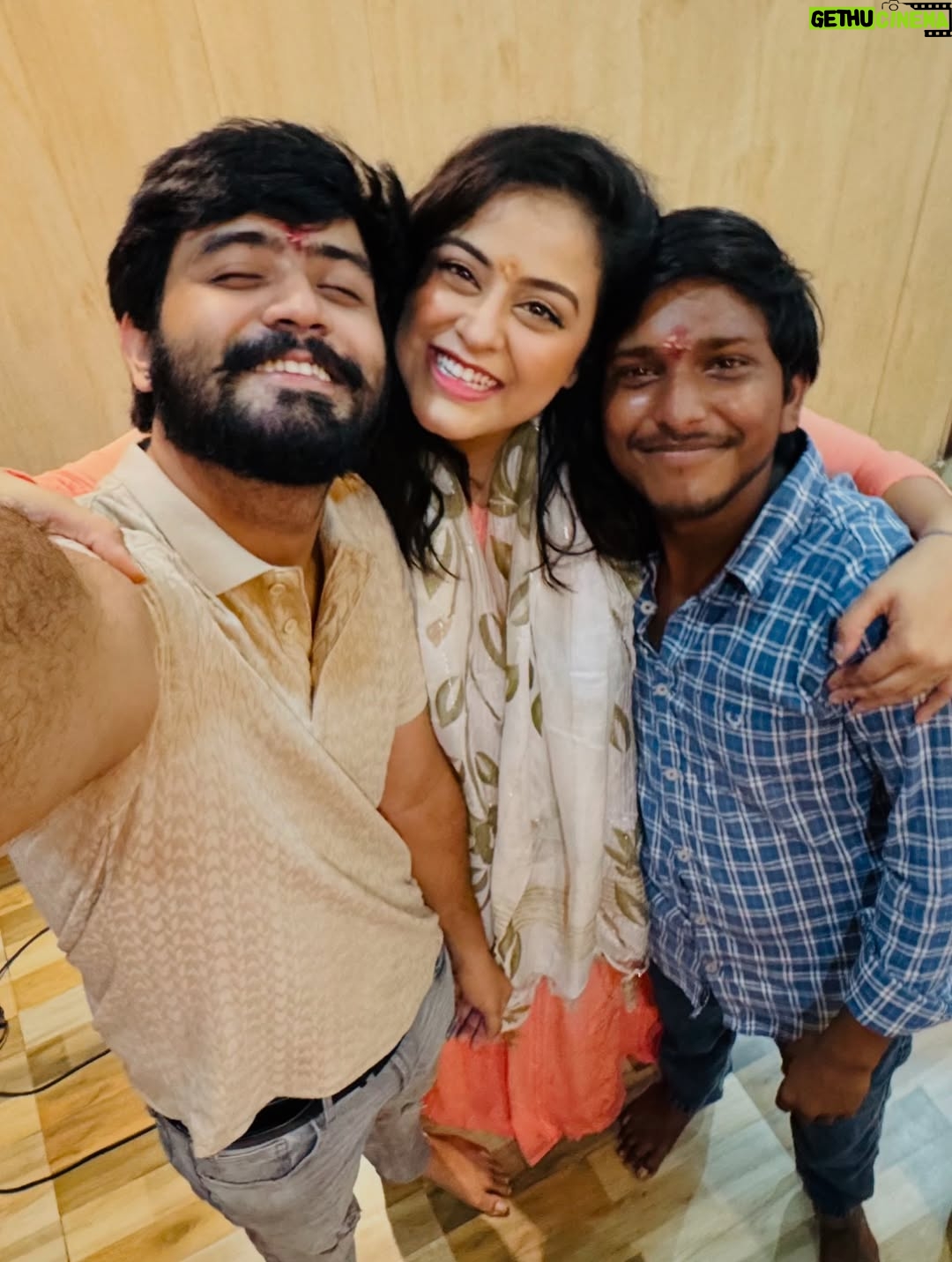 Yamini Singh - 35.1K Likes - The world may turn their back on you, but i would never. 
Tu meri protection mein hai. 🐣🤍
 
#yamini #yaminisingh #sibling #loveyou #rakshabandhan