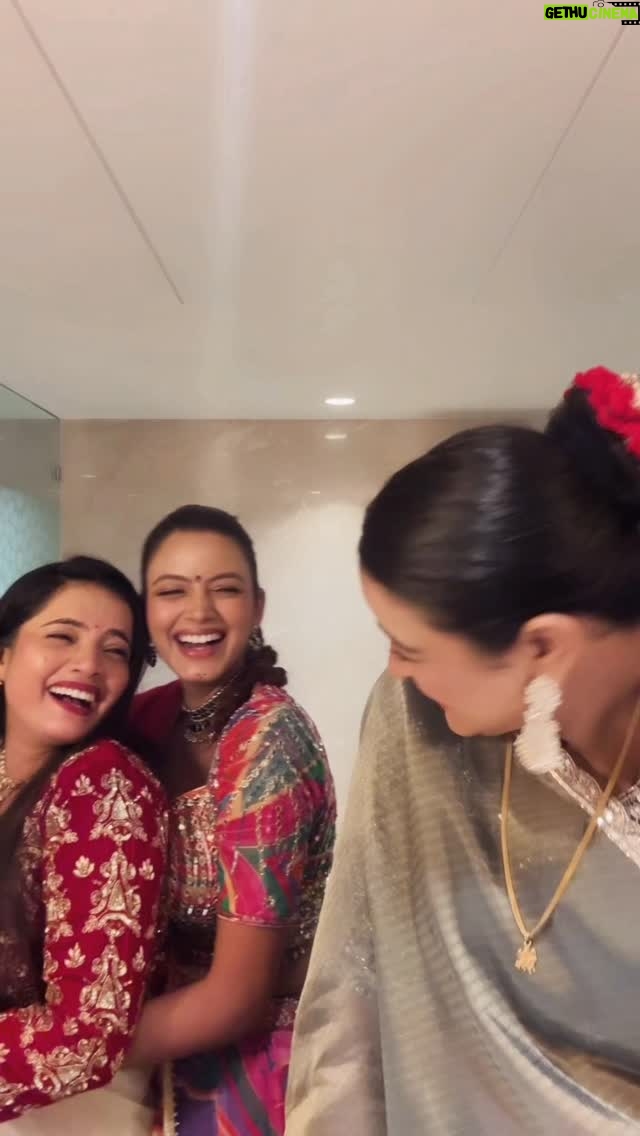 Yamini Singh - 59.7K Likes - Meri tareef koi bhi nahi karta… kya itnaaa bura hun me maa😂

#yaminisingh #yamini #trending #comedy #shilpiraghwani #sonasingh