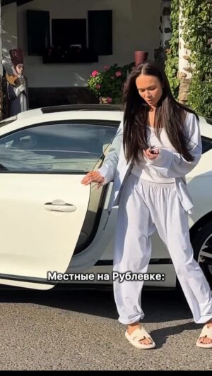 Yana Koshkina Instagram - Помогите придумать имя для второго образа)
Хочу снять с ней продолжение…😜