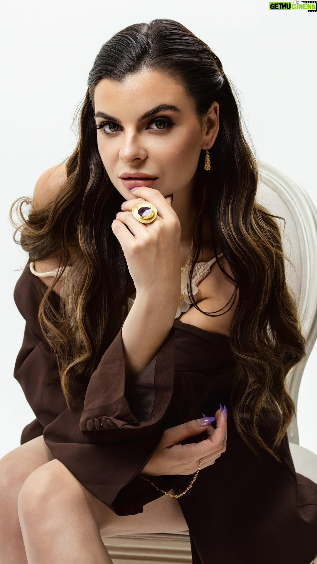 Yanina Mak - 1.8K Likes - Modern icons wear stories, not just gems. Which piece speaks to you?

🎥 @mikeyiphotography 
💄 kamvisage
👧🏻 @yaninamak_ 

For: @womenlosangeles
