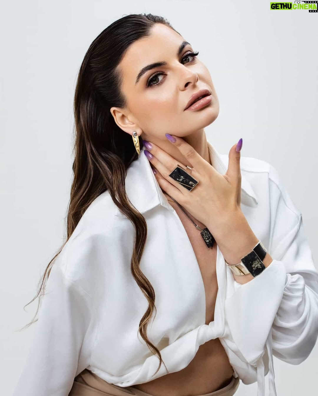 Yanina Mak - 1.7K Likes - THE POWER OF PERMISSION 🔥
She didn’t set out to disrupt an industry—she followed a spark.
When Vickie Riggs picked up a jeweler’s torch for the first time, it wasn’t about building a brand.
It was about listening to that quiet, instinctual “yes.”
The result?
A jewelry house where every piece dares you to be fully seen.

In her latest editorial, captured in the warm light of a Brooklyn studio, Riggs teamed up with muse @yaninamak_—a woman who wears confidence like a second skin. Together, they didn’t just create a photoshoot—they captured permission in motion.

Because here’s the truth:
✨ Jewelry isn’t about the piece.
It’s about the woman who chooses to wear it.
The woman who stops asking for approval and starts showing up as she truly is.

This is for the woman who leads with intention, who chooses art over excess, and who’s finally ready to say, “I can pull this off. Because I choose to.”

This is not just jewelry.
This is legacy.
This is Vickie Riggs Designs.
Now featured on @womenlosangeles 💎

—

CREDITS
Jewelry: @vickieriggsdesigns
Model & Muse: @yaninamak_
Creative Direction: @ninabvargas 
Photography & Video: Mike Yi
Hair & Makeup: Kamilla Rovshanbekova
Published by: @womenlosangeles
Explore more: vickieriggsdesigns.com

[Tags, Empowered Women, Bold Jewelry, Editorial Feature, Women In Design, Jewelry That Speaks]