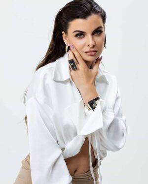 Yanina Mak Instagram - THE POWER OF PERMISSION 🔥
She didn’t set out to disrupt an industry—she followed a spark.
When Vickie Riggs picked up a jeweler’s torch for the first time, it wasn’t about building a brand.
It was about listening to that quiet, instinctual “yes.”
The result?
A jewelry house where every piece dares you to be fully seen.

In her latest editorial, captured in the warm light of a Brooklyn studio, Riggs teamed up with muse @yaninamak_—a woman who wears confidence like a second skin. Together, they didn’t just create a photoshoot—they captured permission in motion.

Because here’s the truth:
✨ Jewelry isn’t about the piece.
It’s about the woman who chooses to wear it.
The woman who stops asking for approval and starts showing up as she truly is.

This is for the woman who leads with intention, who chooses art over excess, and who’s finally ready to say, “I can pull this off. Because I choose to.”

This is not just jewelry.
This is legacy.
This is Vickie Riggs Designs.
Now featured on @womenlosangeles 💎

—

CREDITS
Jewelry: @vickieriggsdesigns
Model & Muse: @yaninamak_
Creative Direction: @ninabvargas 
Photography & Video: Mike Yi
Hair & Makeup: Kamilla Rovshanbekova
Published by: @womenlosangeles
Explore more: vickieriggsdesigns.com

[Tags, Empowered Women, Bold Jewelry, Editorial Feature, Women In Design, Jewelry That Speaks]