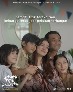 Yasamin Jasem Instagram - Sampai titik terakhirmu, hanya keluarga yang akan tetap menggenggam erat di balik semua luka dan lelahmu.

✨ Sampai Titik Terakhirmu ✨
Film Berdasarkan Kisah Nyata Perjuangan dan Cinta Albi dan Shella
Tayang 13 November 2025 di bioskop‼

#SampaiTitikTerakhirmu #STTM #FilmSampaiTitikTerakhirmu #LytoPictures #Kesetiaan #Kehilangan #ShellaSelpi #AlbiDwizky #AlbiShella