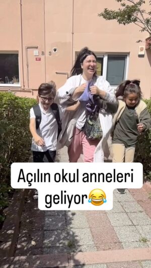 Yasemin Sakallıoğlu Instagram - Yeni okul dönemi herkese hayırlı olsun😂