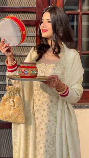 Yashika Anand Instagram - ❤️❤️ @_deep.it 

.
.
.

.
.

.

.

#trendingreels #explorepage #beautiful #blogger #video #reelsinstagram #viral #instagood #instafashion #instagram #cute #girl #punjabi  #brand #travel #couple #love #bride #groom #wedding #trend #karwachauth