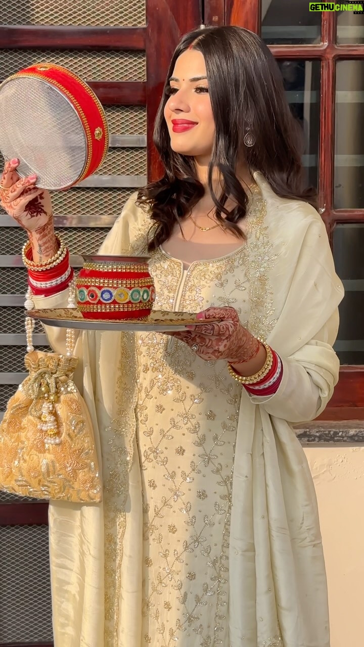 Yashika Anand - 12.5K Likes - ❤️❤️ @_deep.it 

.
.
.

.
.

.

.

#trendingreels #explorepage #beautiful #blogger #video #reelsinstagram #viral #instagood #instafashion #instagram #cute #girl #punjabi  #brand #travel #couple #love #bride #groom #wedding #trend #karwachauth