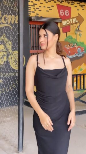 Yashika Anand Instagram - 🖤🖤 makeup @jaszby_hair 
Stylist @mann30preet 
.

#trendingreels #explorepage #beautiful #blogger #video #reelsinstagram #viral #instagood #instafashion #instagram #cute #girl #punjabi #skincare #brand #travel #
