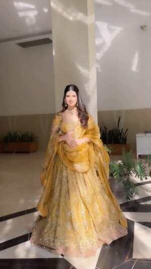Yashika Anand Instagram - 🌼❤️

Makeup @navbrar__ 
Outfit @the_rosegirl 
Jewellery @arenjewellers 
Photographer @maniksharma.cc 
Hair @hairstylist_usha 

#punjabmakeupartist #wedmegood #reelsinstagram #punjabiwedding #lehnga #engagementlook #makeuplover #weddinginspiration 

To book your glam Dm/WhatsApp  918968812299 👩🏻‍🎨