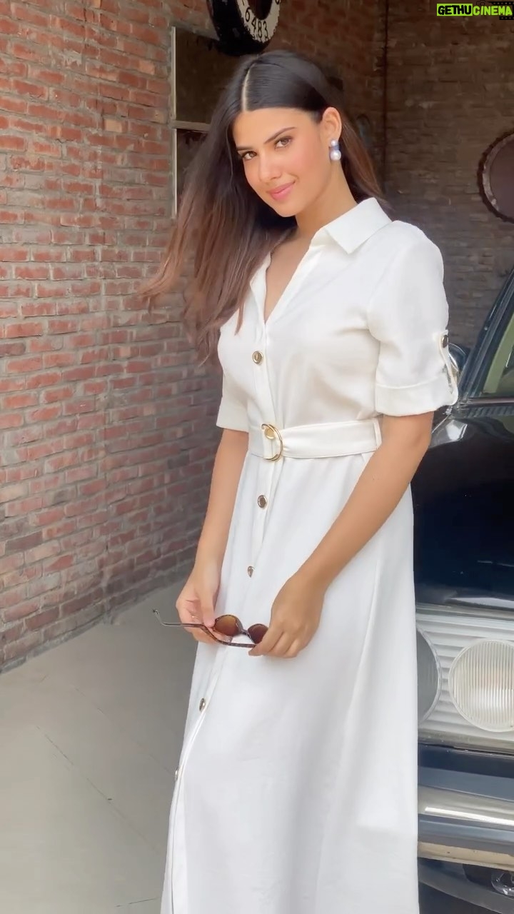 Yashika Anand - 2.9K Likes - 🌸🌸
Stylist @mann30preet 

.

#trendingreels #explorepage #beautiful #blogger #video #reelsinstagram #viral #instagood #instafashion #instagram #cute #girl #punjabi #skincare #brand #travel #