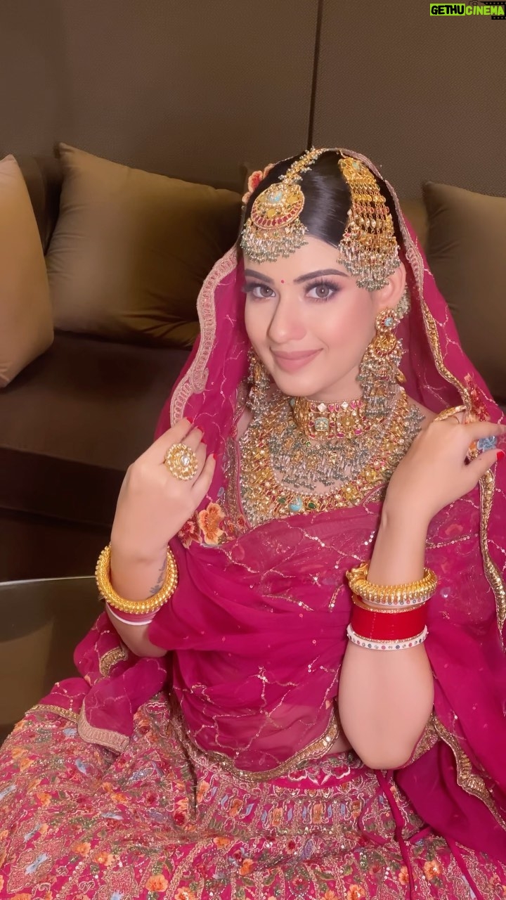 Yashika Anand - 1.4K Likes - 💖💖 Makeup @revekamakeovers 
hair @aakashhairart 
@thecreatiivesquare 

.
.
.
.

.
.

#trendingreels #explorepage #beautiful #blogger #video #reelsinstagram #viral #instagood #instafashion #instagram #cute #girl #punjabi #skincare #brand #travel #