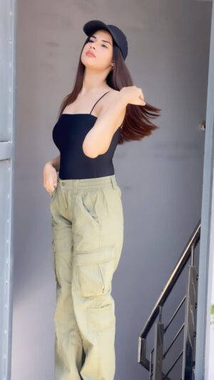 Yashika Anand Instagram - 🖤🖤

.

.
.

#trendingreels #explorepage #beautiful #blogger #video #reelsinstagram #viral #instagood #instafashion #instagram #cute #girl #punjabi #skincare #brand #travel #