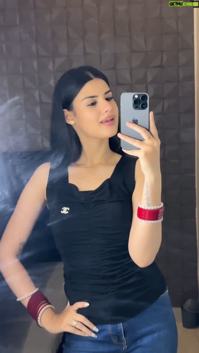 Yashika Anand - 5.3K Likes - 🖤🖤

.
.

.

.
.

.

.
.
#instagram #instagood #trending #trendingreels #fashion #love #beautiful #photography #art #photooftheday #reels #travel #trending #beauty #viral #aesthetic