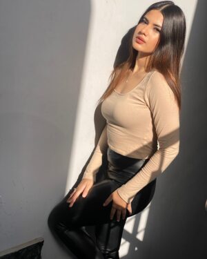 Yashika Anand Instagram - 🤎🖤

.
.
.
.
.

#trendingreels #explorepage #beautiful #blogger #video #reelsinstagram #viral #instagood #instafashion #instagram #cute #girl #punjabi #modeling #brand #travel #