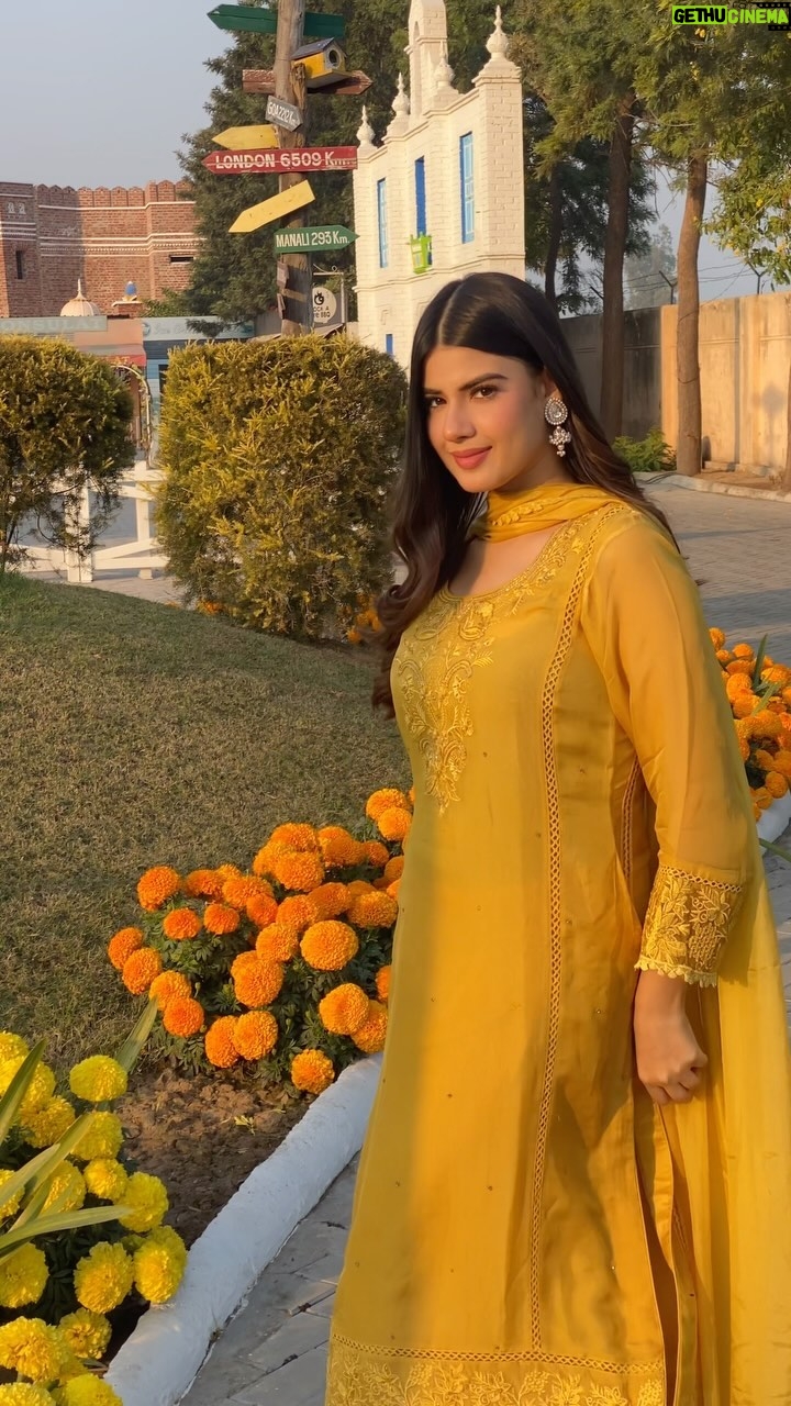Yashika Anand - 2.2K Likes - 🌼🌼
Stylist @arzoo.creations ❤️

.
.
.

#trendingreels #explorepage #beautiful #blogger #video #reelsinstagram #viral #instagood #instafashion #instagram #cute #girl #punjabi #skincare #brand #travel #