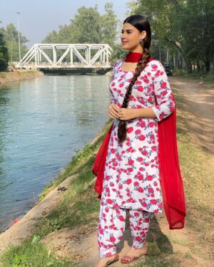 Yashika Anand Instagram - ❤️❤️
Stylist @arzoo.creations ❤️

.
.
.
.

#trendingreels #explorepage #beautiful #blogger #video #reelsinstagram #viral #instagood #instafashion #instagram #cute #girl #punjabi #modeling #brand #travel #